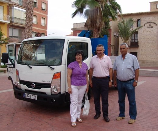 La Comunidad entrega al Ayuntamiento de Pliego un nuevo camión para los servicios municipales - 1, Foto 1