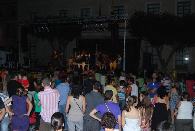 Numeroso público disfrutó con el concierto del grupo Malvariche, Foto 3