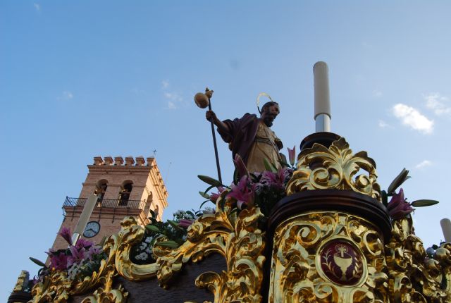 Cientos de personas acompañan a la imagen del patrn de Totana, Santiago Apstol, en una solemne procesin - 1