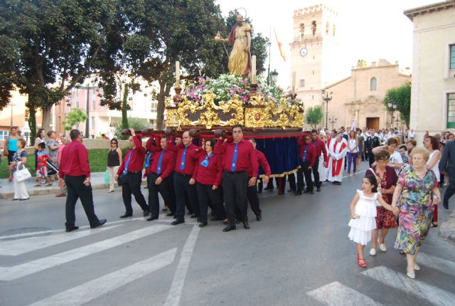 Cientos de personas acompañan a la imagen del patrn de Totana, Santiago Apstol, en una solemne procesin - 3