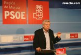 El PSOE denuncia que las campañas del consejero Cruz no sólo hacen daño al oído sino que perjudican al turismo regional