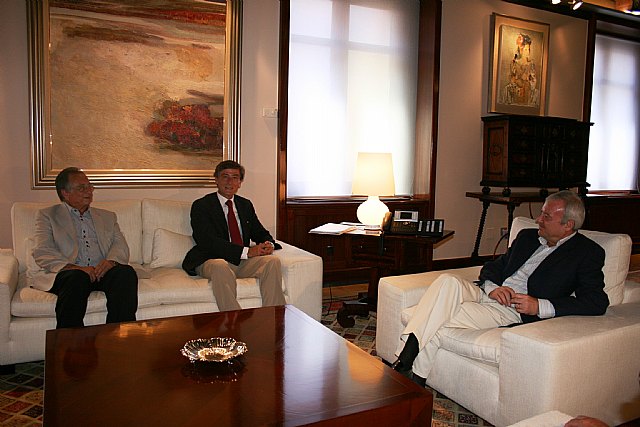 El presidente de la Comunidad recibe a la junta directiva de la Asociación Murciana de la Empresa Familiar (Amefmur) - 1, Foto 1