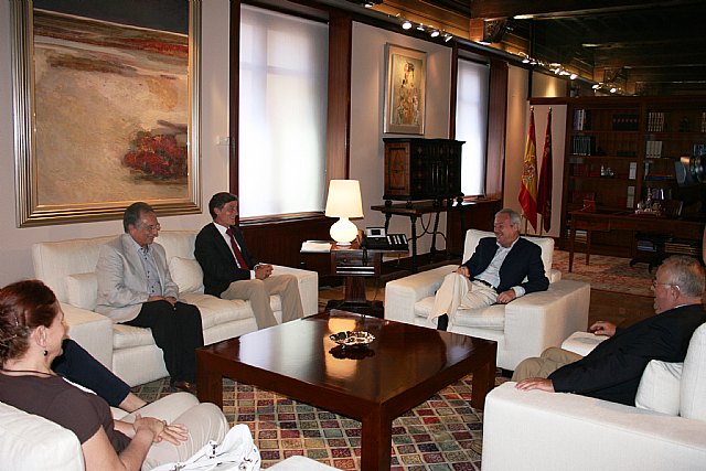 El presidente de la Comunidad recibe a la junta directiva de la Asociación Murciana de la Empresa Familiar (Amefmur) - 2, Foto 2