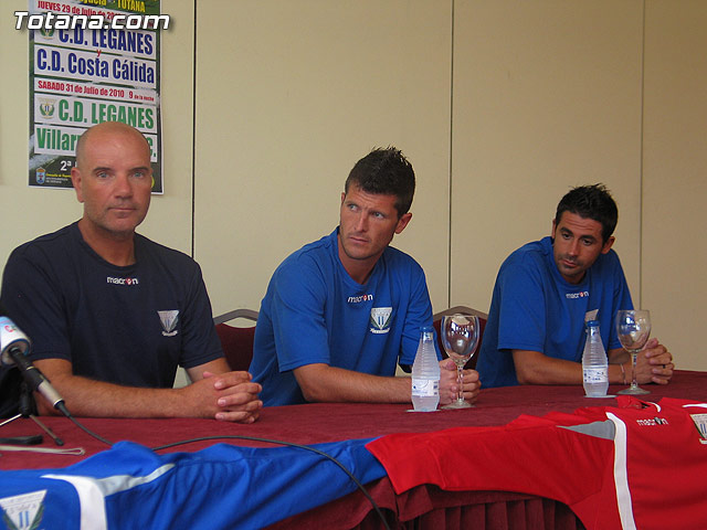 Las instalaciones deportivas municipales acogen los entrenamientos de la pretemporada del C.D. Legans, que milita en 2ª Divisin B - 3