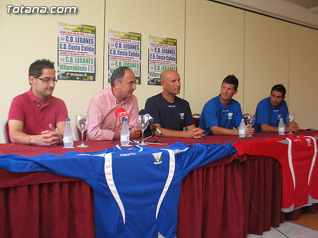 Las instalaciones deportivas municipales acogen los entrenamientos de la pretemporada del C.D. Legans, que milita en 2ª Divisin B - 4
