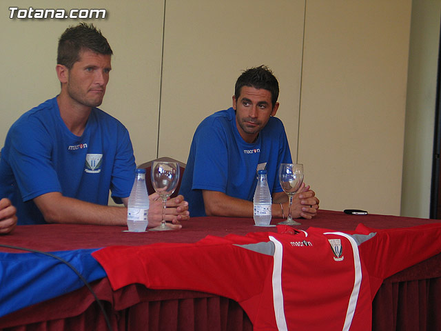 Las instalaciones deportivas municipales acogen los entrenamientos de la pretemporada del C.D. Legans, que milita en 2ª Divisin B - 5