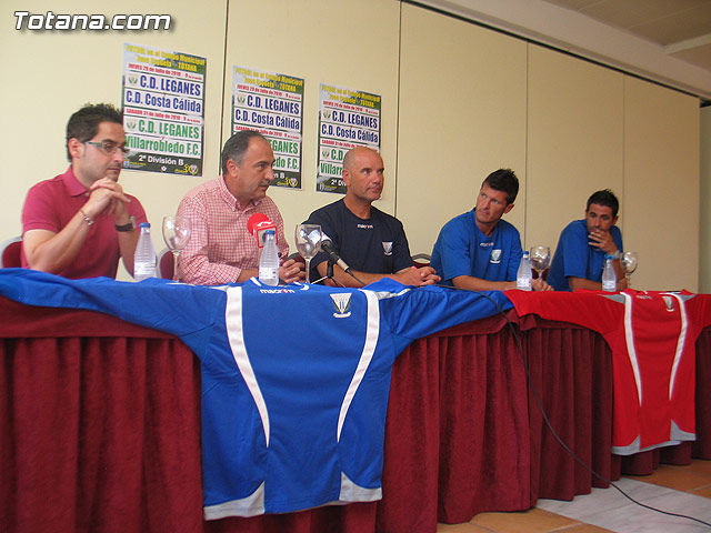 Las instalaciones deportivas municipales acogen los entrenamientos de la pretemporada del C.D. Legans, que milita en 2ª Divisin B - 7