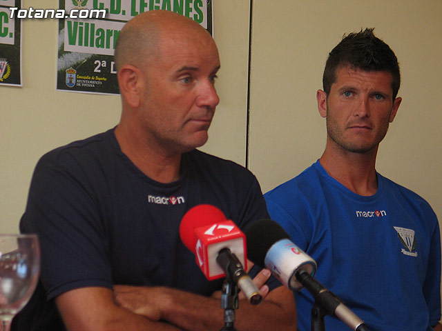 Las instalaciones deportivas municipales acogen los entrenamientos de la pretemporada del C.D. Legans, que milita en 2ª Divisin B - 8