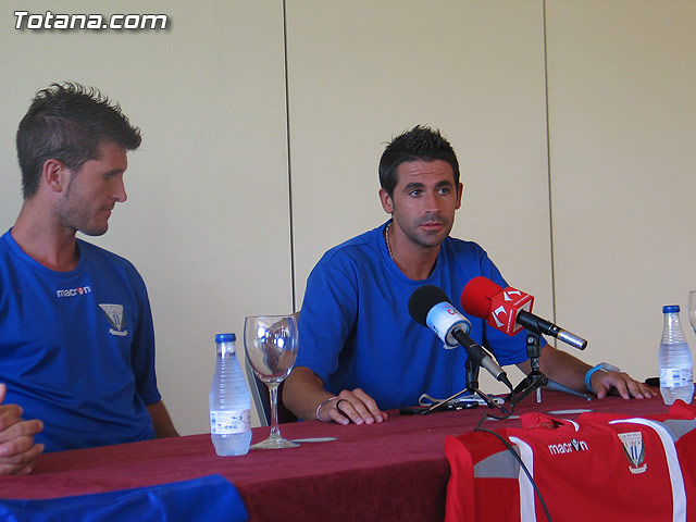 Las instalaciones deportivas municipales acogen los entrenamientos de la pretemporada del C.D. Legans, que milita en 2ª Divisin B - 14