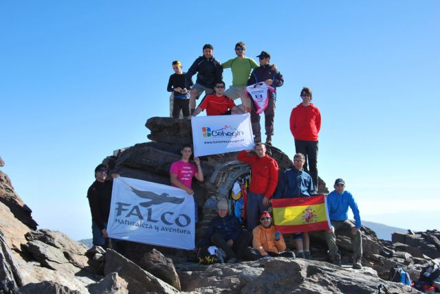 La bandera de 'Cehegín Turístico' llega hasta el punto más alto de la Península Ibérica - 1, Foto 1