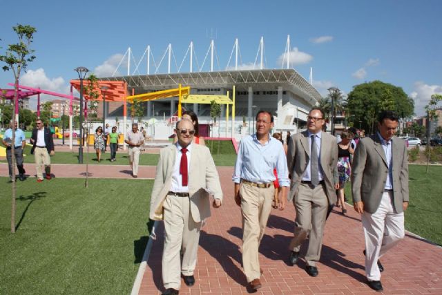 Murcia gana otro rincón de la ciudad para las personas con la construcción de una plaza junto a la Avenida de los Pinos - 2, Foto 2