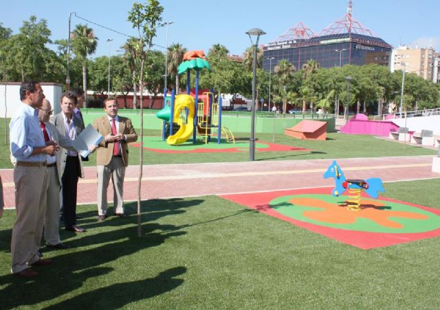Murcia gana otro rincón de la ciudad para las personas con la construcción de una plaza junto a la Avenida de los Pinos - 3, Foto 3