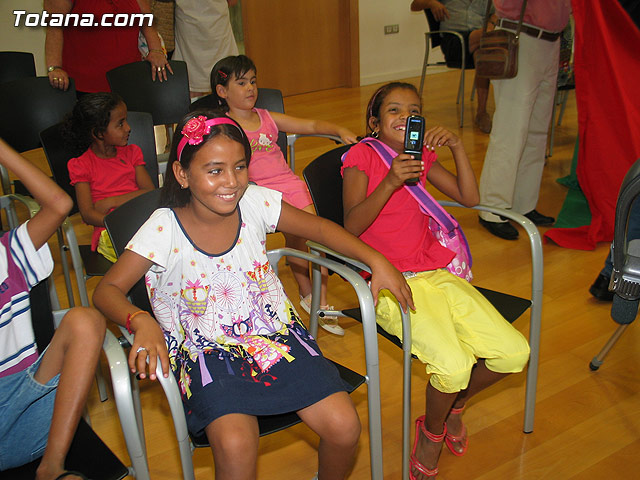 Autoridades municipales reciben a los siete niños saharauis y a las familias totaneras que los acogen durante los meses de julio y agosto - 4