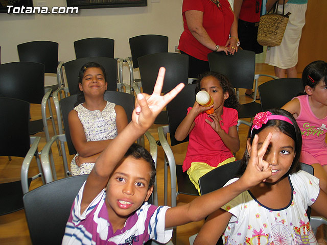 Autoridades municipales reciben a los siete niños saharauis y a las familias totaneras que los acogen durante los meses de julio y agosto - 8