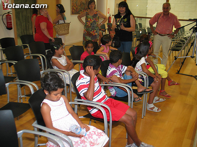 Autoridades municipales reciben a los siete niños saharauis y a las familias totaneras que los acogen durante los meses de julio y agosto - 9