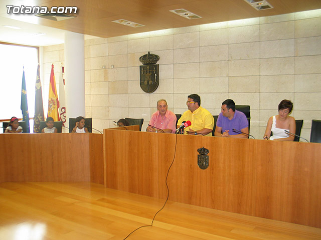 Autoridades municipales reciben a los siete niños saharauis y a las familias totaneras que los acogen durante los meses de julio y agosto - 16