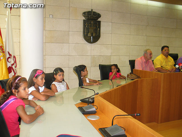 Autoridades municipales reciben a los siete niños saharauis y a las familias totaneras que los acogen durante los meses de julio y agosto - 17