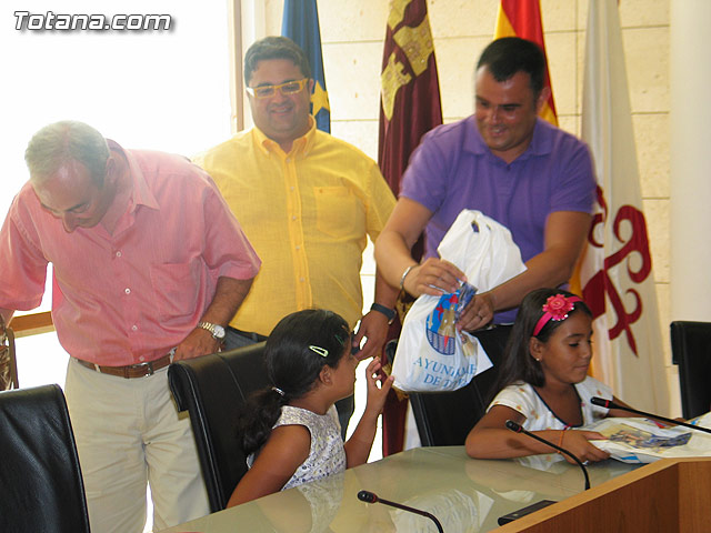 Autoridades municipales reciben a los siete niños saharauis y a las familias totaneras que los acogen durante los meses de julio y agosto - 27