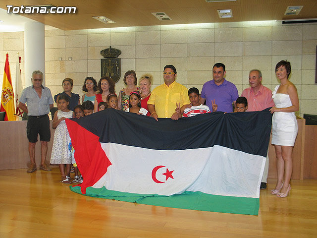 Autoridades municipales reciben a los siete niños saharauis y a las familias totaneras que los acogen durante los meses de julio y agosto - 31
