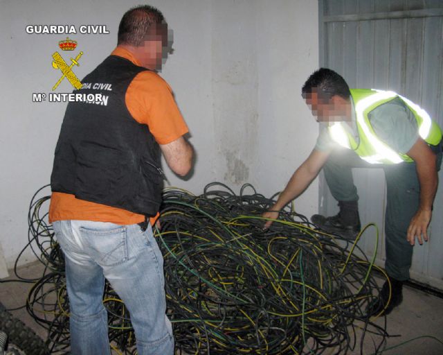 La Guardia Civil detiene a dos personas in fraganti por la sustracción de cableado eléctrico en Librilla - 1, Foto 1