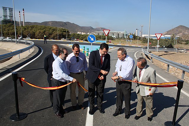 La Comunidad abre al tráfico la nueva rotonda de acceso al Valle de Escombreras - 1, Foto 1