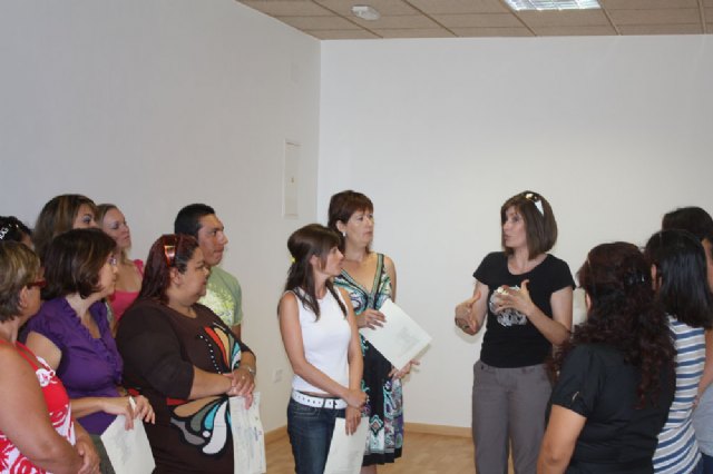 Entrega de diplomas a los alumnos que han participado en los cursos de formación - 2, Foto 2