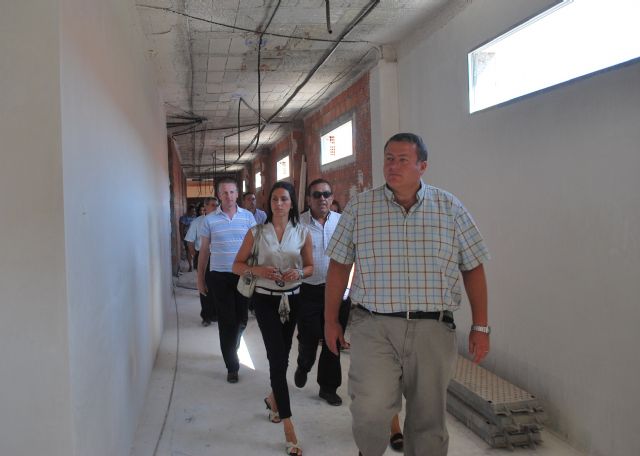 El alcalde y la directora general de familia y menor visitan las obras del nuevo centro de atención a la infancia de La Unión - 1, Foto 1