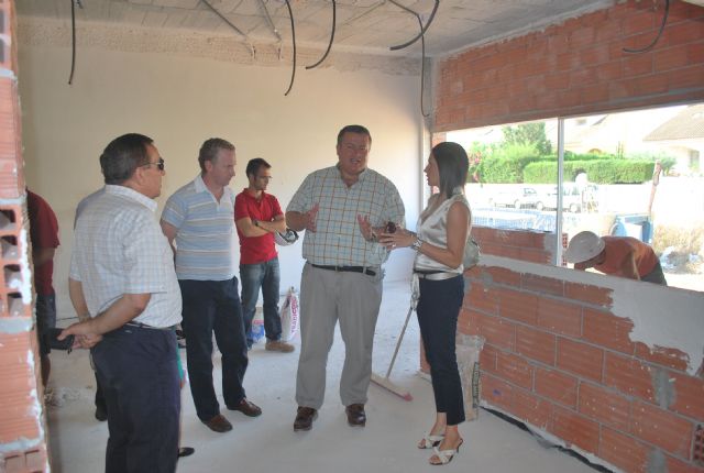 El alcalde y la directora general de familia y menor visitan las obras del nuevo centro de atención a la infancia de La Unión - 2, Foto 2