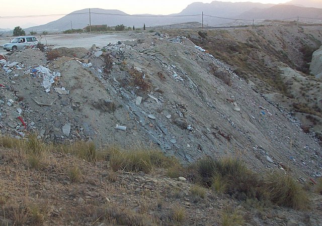 Ecologistas en Acción denuncia un vertedero ilegal junto al LIC del Río Chícamo - 1, Foto 1