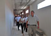 El alcalde y la directora general de familia y menor visitan las obras del nuevo centro de atención a la infancia de La Unión