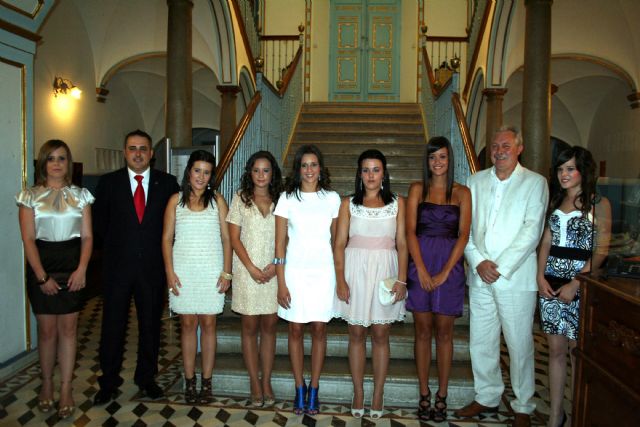 El alcalde recibe a las candidatas a 'Reina de las Fiestas' 2010 - 1, Foto 1