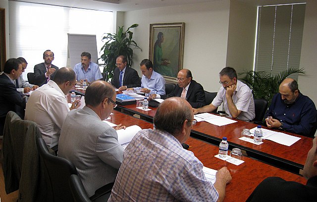 La Comunidad apoya al sector del mueble y la madera a optar al importante negocio de las licitaciones internacionales - 2, Foto 2