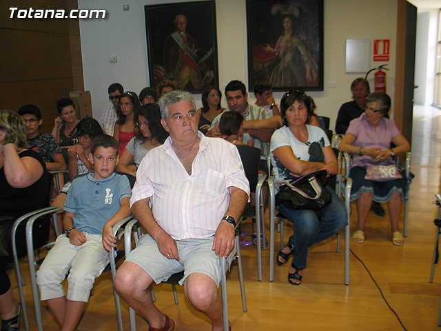 El concejal de Nuevas Tecnologas clausura el primer semestre de 2010 del proyecto RAITOTANA con la entrega de diplomas a los alumnos - 1