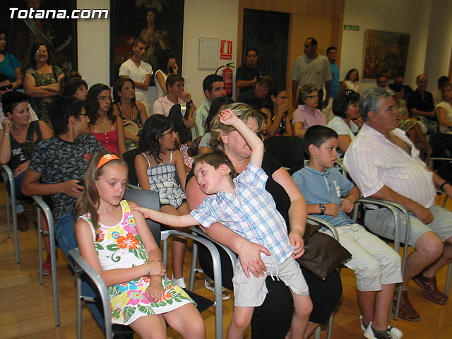 El concejal de Nuevas Tecnologas clausura el primer semestre de 2010 del proyecto RAITOTANA con la entrega de diplomas a los alumnos - 11