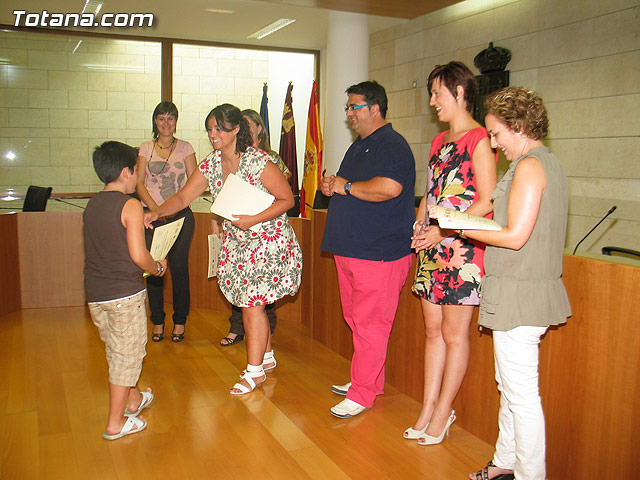 El concejal de Nuevas Tecnologas clausura el primer semestre de 2010 del proyecto RAITOTANA con la entrega de diplomas a los alumnos - 15