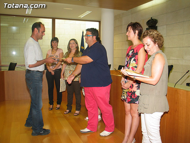 El concejal de Nuevas Tecnologas clausura el primer semestre de 2010 del proyecto RAITOTANA con la entrega de diplomas a los alumnos - 17