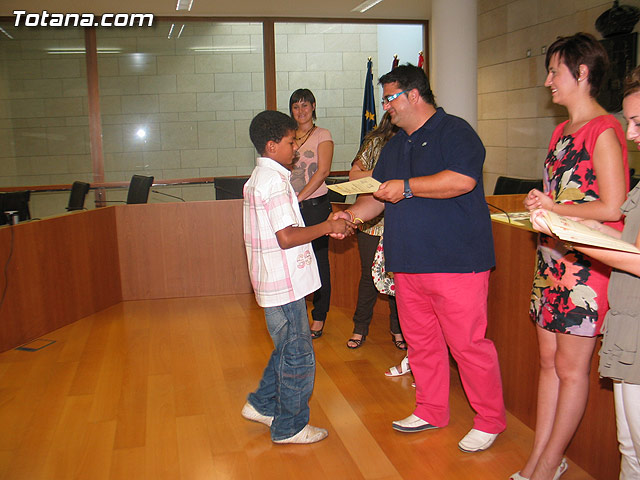 El concejal de Nuevas Tecnologas clausura el primer semestre de 2010 del proyecto RAITOTANA con la entrega de diplomas a los alumnos - 28