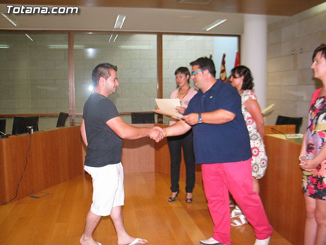 El concejal de Nuevas Tecnologas clausura el primer semestre de 2010 del proyecto RAITOTANA con la entrega de diplomas a los alumnos - 31