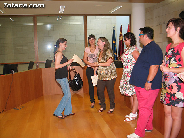 El concejal de Nuevas Tecnologas clausura el primer semestre de 2010 del proyecto RAITOTANA con la entrega de diplomas a los alumnos - 32