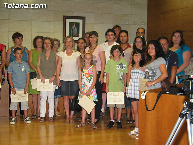 El concejal de Nuevas Tecnologas clausura el primer semestre de 2010 del proyecto RAITOTANA con la entrega de diplomas a los alumnos - 34