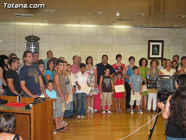 El concejal de Nuevas Tecnologías clausura el primer semestre de 2010 del proyecto RAITOTANA con la entrega de diplomas a los alumnos - 1, Foto 1
