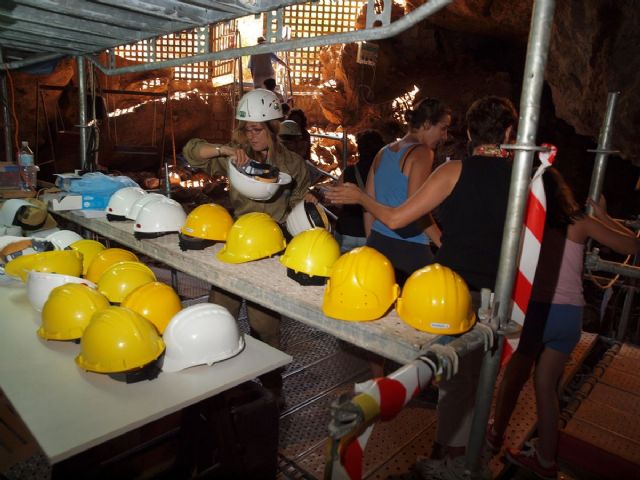 Más de medio millar de personas quedan fascinadas ante los hallazgos de Cueva Victoria - 3, Foto 3