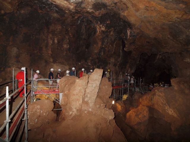 Más de medio millar de personas quedan fascinadas ante los hallazgos de Cueva Victoria - 4, Foto 4