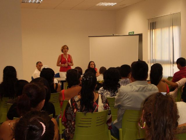 Lali Ibarra clausura el programa de integración intercultural A 3 Bandas, en el que han participado más de 300 personas de nueve nacionalidades - 1, Foto 1