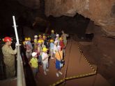 Más de medio millar de personas quedan fascinadas ante los hallazgos de Cueva Victoria