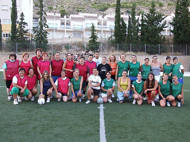 IV partido de fútbol entre mujeres solteras y casadas de Blanca - 1, Foto 1