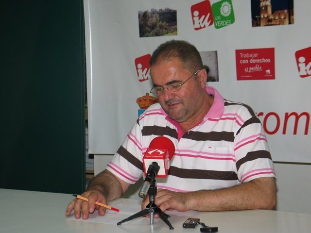 IU denuncia que el alcalde de Totana contrata un nuevo funcionario de confianza y compensa a sus fieles, elevando categorías y salarios, Foto 1