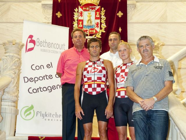 Los campeonatos del Mundo de Acuatlón contarán con dos cartageneros de adopción - 1, Foto 1