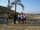 El ayuntamiento coloca la 'bandera roja' en la playa de 'Poniente y La Colonia' como medida preventiva