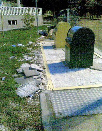 El PSOE denuncia el estado de los contenedores soterrados en una urbanización de Torreagüera un año después de su instalación - 2, Foto 2